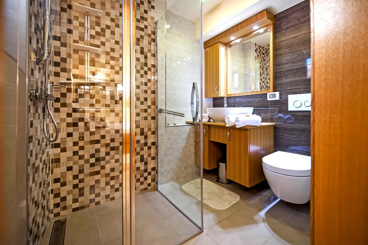 Guest House Golden Goose Ровин Екстериор снимка