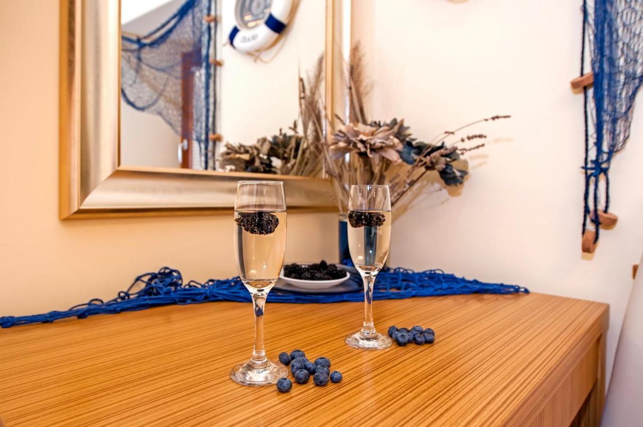 Guest House Golden Goose Ровин Екстериор снимка